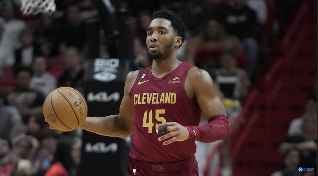 魏祥鑫：我还不是“全村的希望”，争取能踢出来在欧洲立足（魏祥鑫：还谈不上“全村的希望”，要踢出来并在欧洲站稳脚跟）