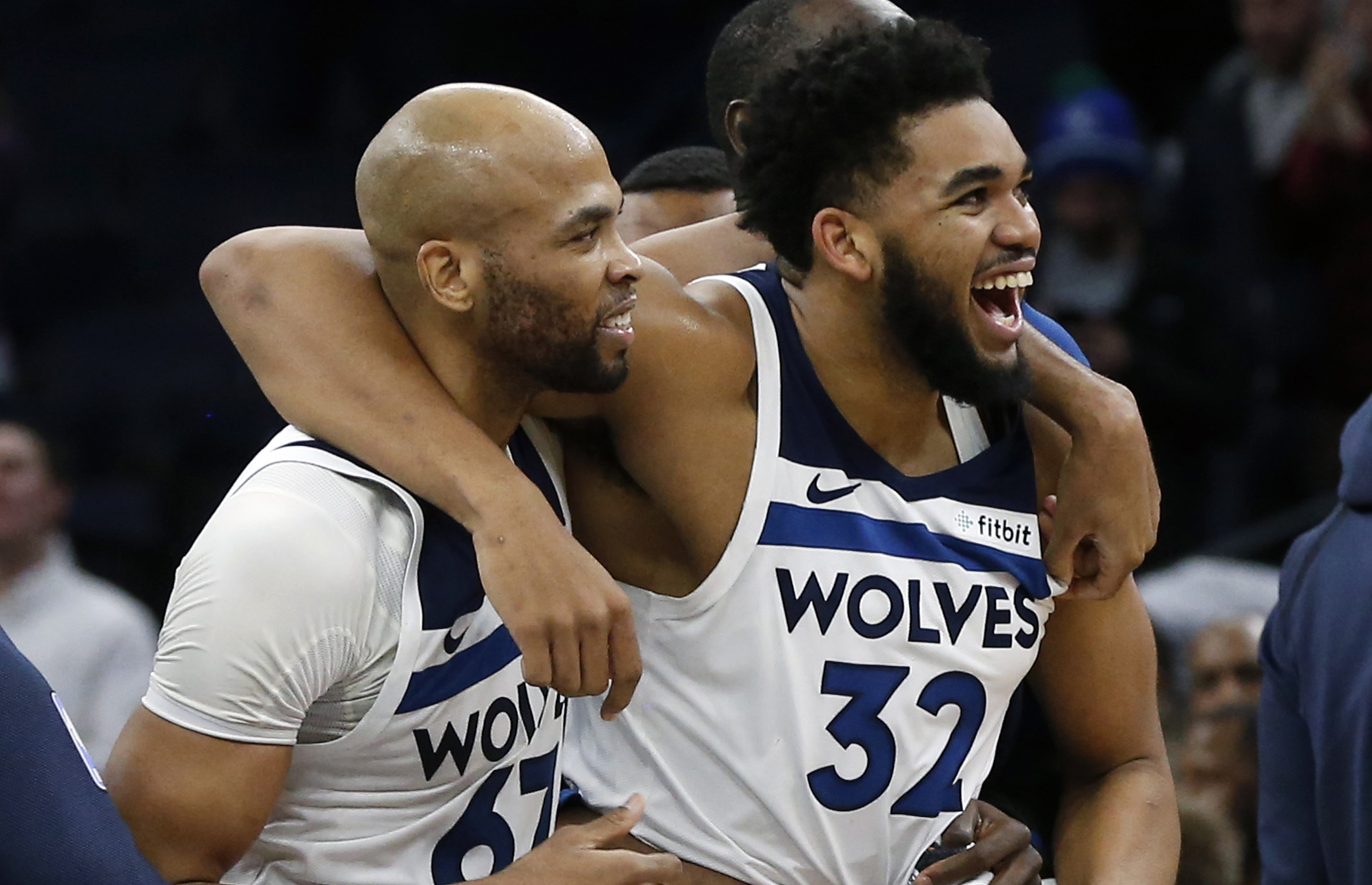 卡拉格：球迷们高喊斯洛特令人动容，在获胜后我真心为他开心（卡拉格：球迷为斯洛特的呼声令人动容，赢球后我由衷替他高兴）