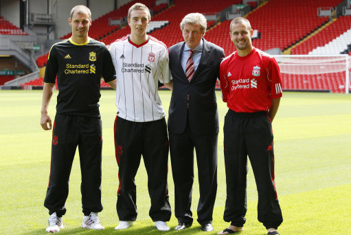 足球中超球队旅程曝光，航班延误引不满（中超球队行程曝光，航班延误惹不满）