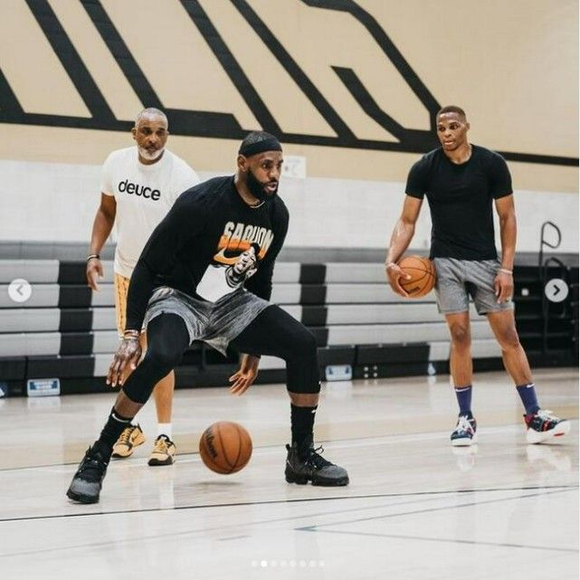 天空体育：曼联可能会考虑听取对霍伊伦的报价（天空体育：曼联可能对霍伊伦的报价持开放态度）