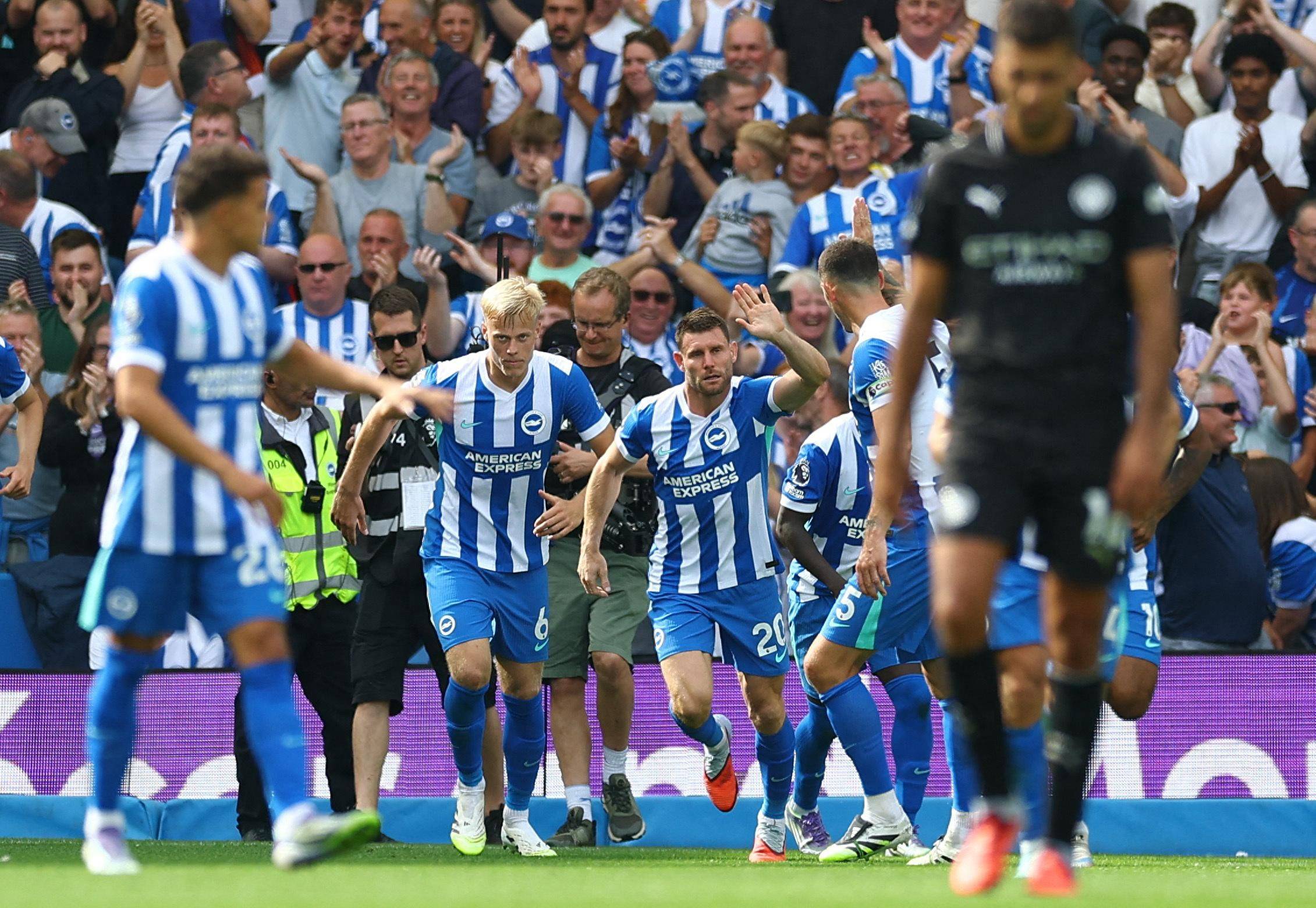 英媒：热刺队长罗梅罗累计5张黄牌停赛，防线或将面临挑战（英媒：罗梅罗因累积五黄停赛，热刺防线恐遭考验）