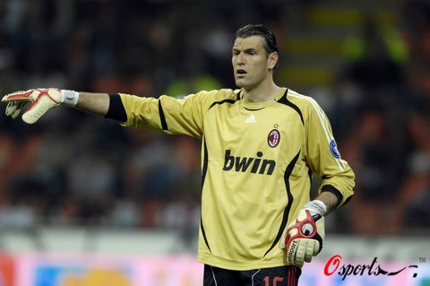 马竞表彰50年以上的老会员，球队主席塞雷佐出席并颁发纪念章（马竞为入会50年以上资深会员授勋，主席塞雷佐亲临颁发纪念章）