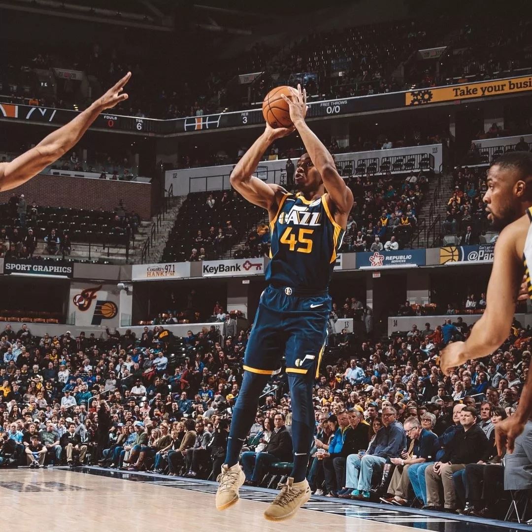 山东男篮领先后遭遇反超，挑战重重（山东男篮一度领先终被反超，征程艰难）