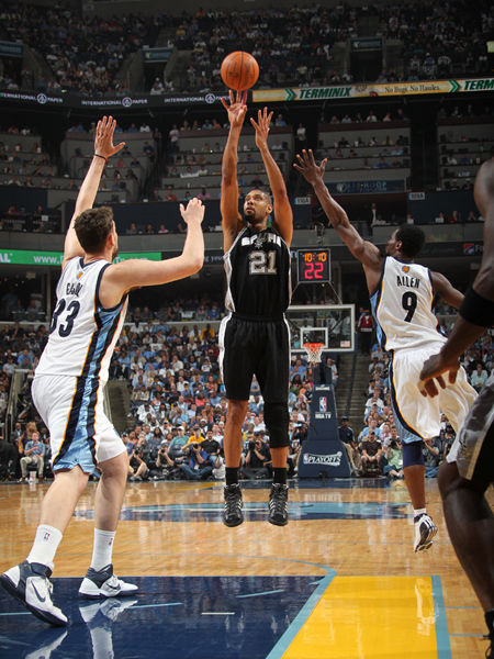 布克：要不是我犯规了 狄龙那个三分本该是绝杀球！（布克：如果没有那次犯规，狄龙的三分就是绝杀球）