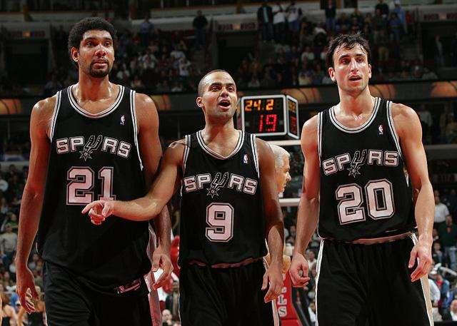 这是著名主教练职业生涯整体花钱引援排行榜：（名帅职业生涯引援总花费排行榜）