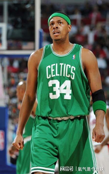 周定洋坐镇，亚冠成都蓉城VS神户胜利船，韦世豪+德尔加多领衔进攻（周定洋压阵，亚冠成都蓉城对阵神户胜利船，韦世豪、德尔加多领衔锋线）